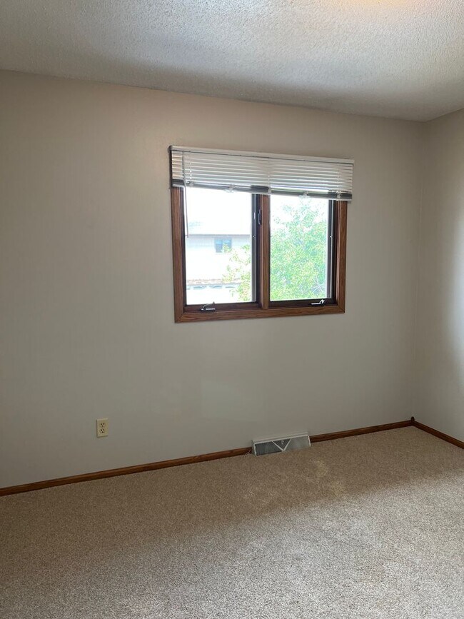 Building Photo - ~ FALL FEELS (And DEALS!) ~  Elegant 4-Bed...