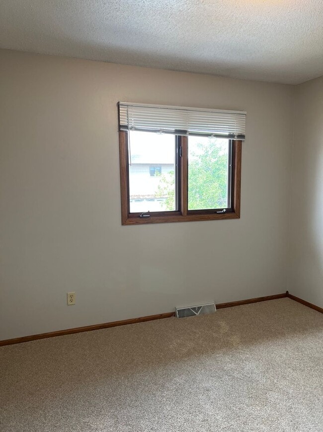 Building Photo - Elegant 4-Bedroom Split Foyer Home – West Rapid Cul-de-Sac!