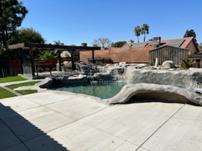 Building Photo - 8912 Carvalho Ct