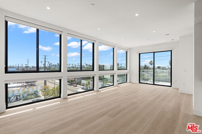 Building Photo - 1808 Lincoln Blvd