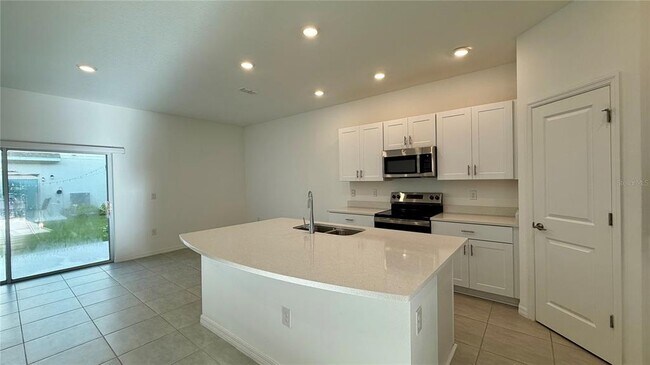 Building Photo - 3006 Canary Ave