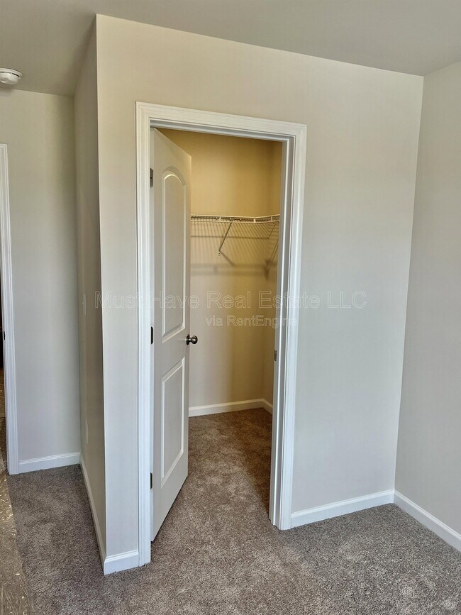 Building Photo - 1459 Cannan Mountain Dr