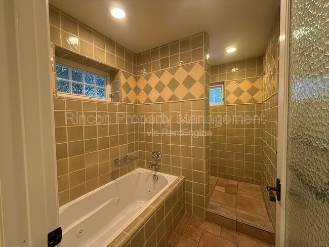 Building Photo - 2166 Palomar Ave