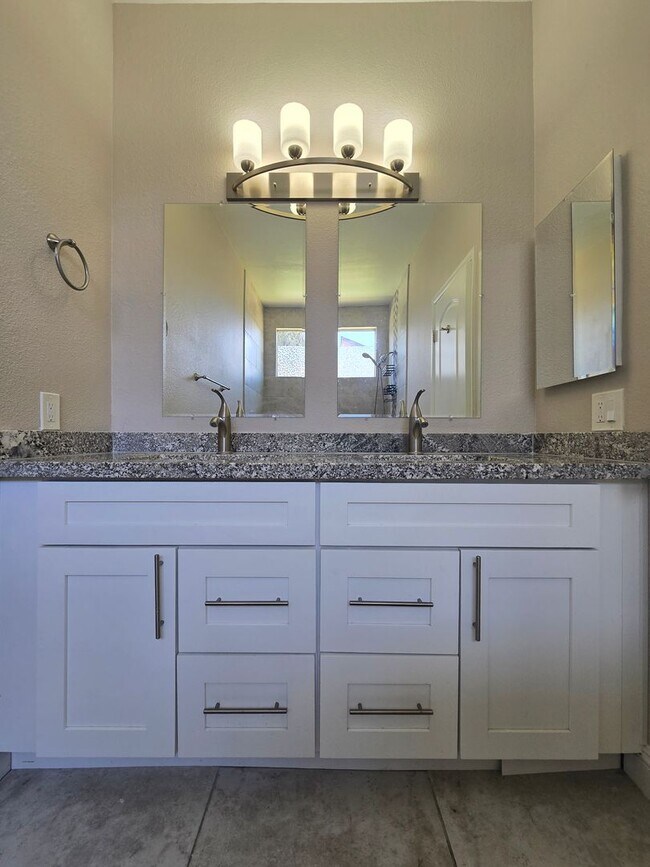 Building Photo - A Fabulous 4 Bedroom Single Story Home at the Lakes