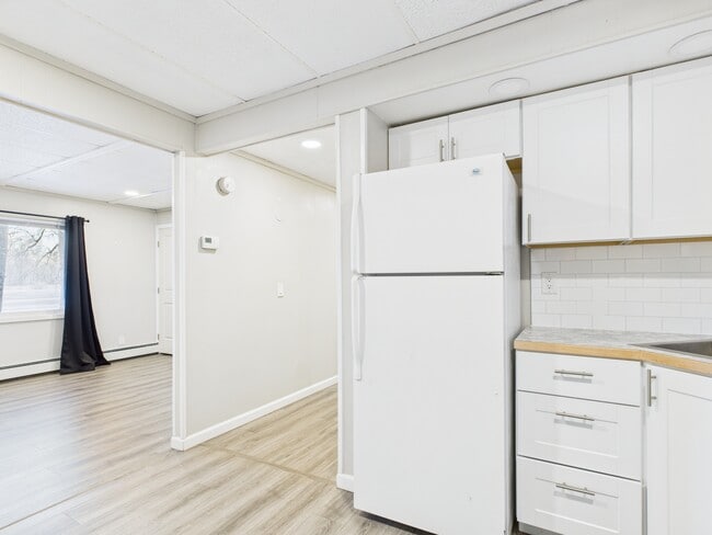 Building Photo - 246 E 7th Ave