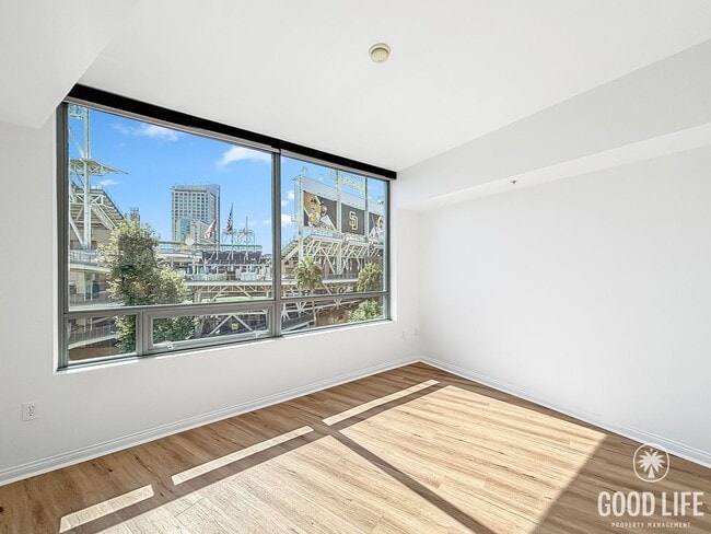 Building Photo - Charming 1BD/1BA Condo in East Village with Petco Park Views, A/C, W/D, Balcony, Community Gym & ...