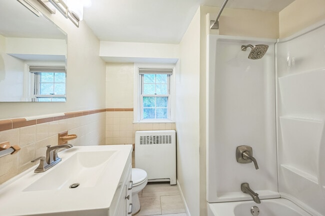 Building Photo - 144 Sunrise Dr