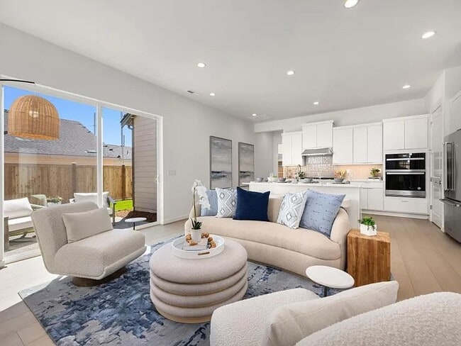 Building Photo - New 2-Bedroom, 2-Bathroom House in Ten Trails' 55+ Community