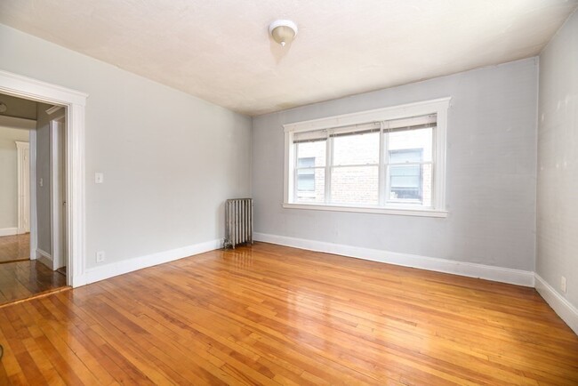 Building Photo - 473 Broadway