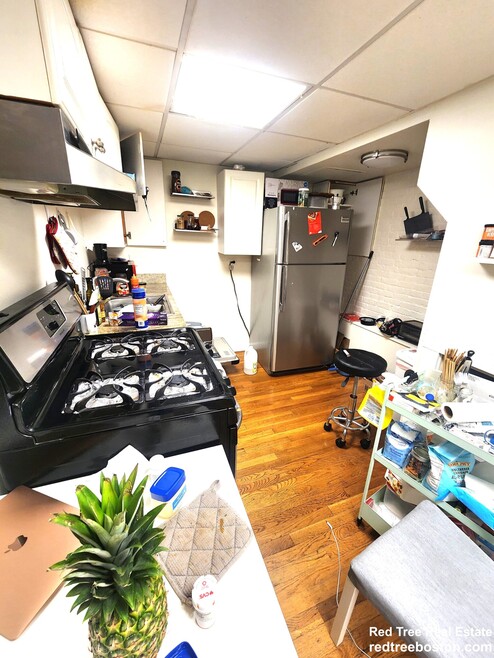 Building Photo - 32 Irving St