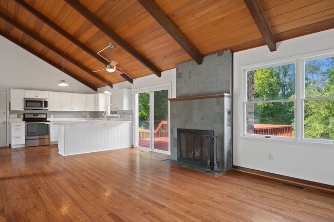 Building Photo - 1602 Westover Dr