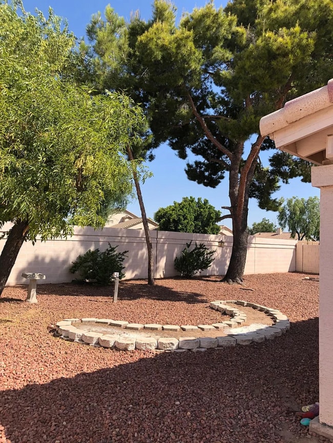 Building Photo - COMING SOON! 3 Bed/ 2 Bath Home in Arrowhead Lakes