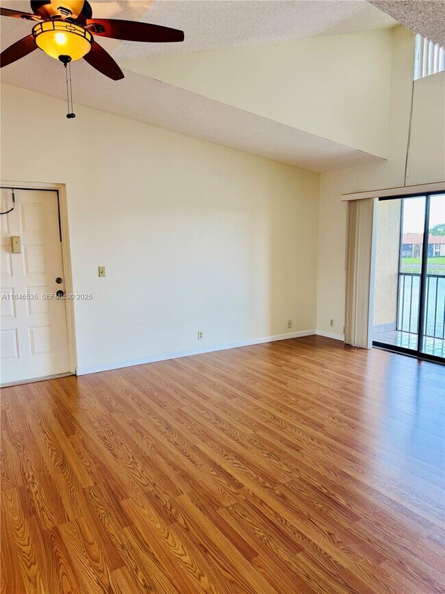 Building Photo - 806 Sky Pine Way