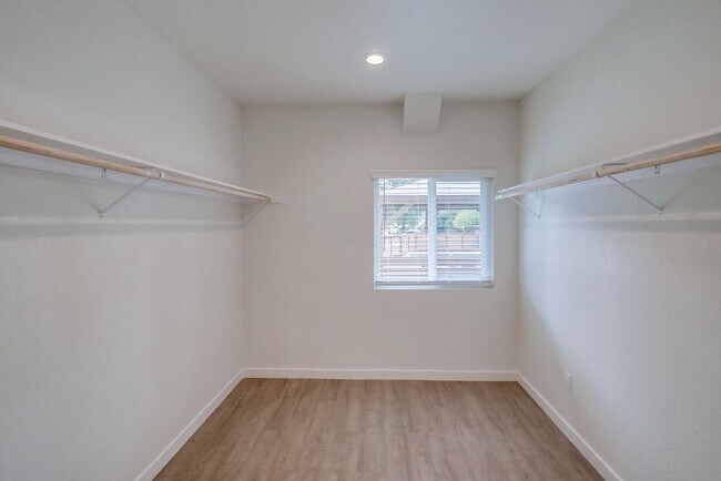 Building Photo - XL Studio - Newly renovated with large wal...