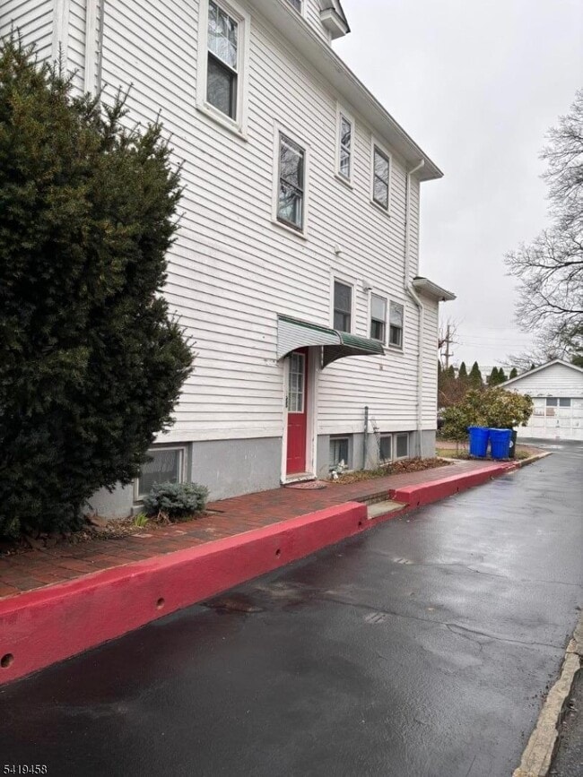 Building Photo - 2074 Stowe St