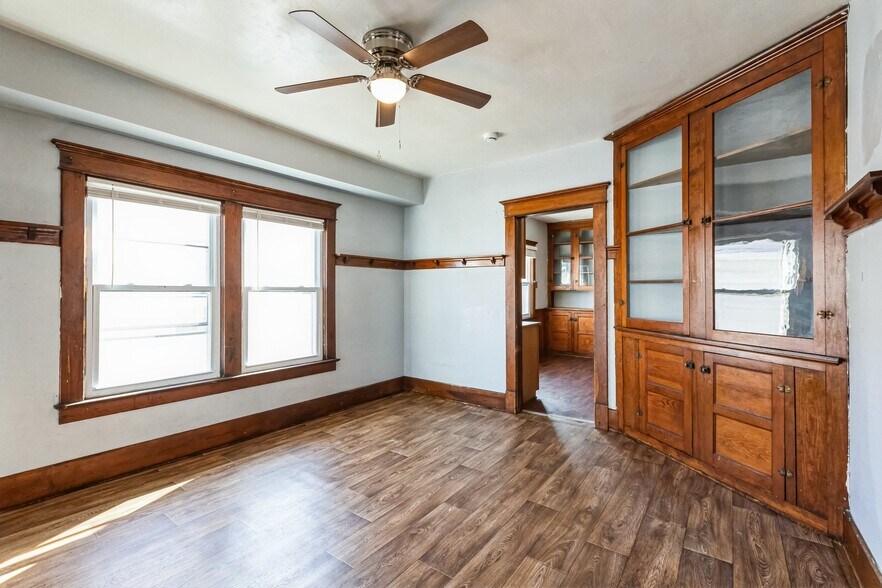 Building Photo - 159 Royal Ave