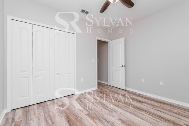 Building Photo - Feel welcome and comfortable in this charming home