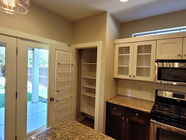 Building Photo - 608 W Laughton Dr