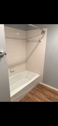 Building Photo - Cute 2 Bedroom