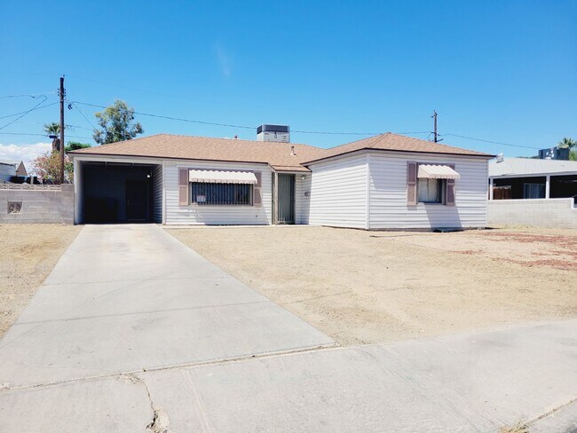Building Photo - HOME WITH SPARKLING POOL! NO HOA!