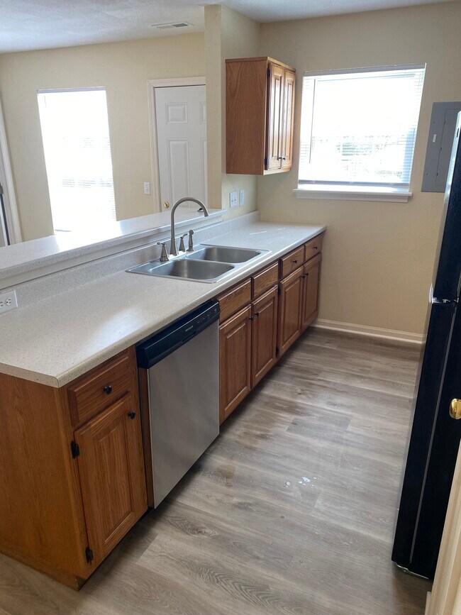 Building Photo - 4524 Waterloo Dr