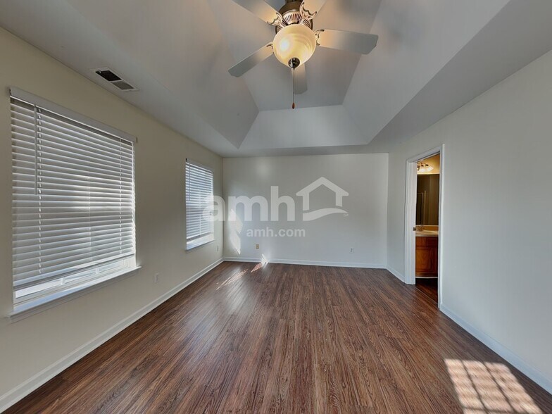 Building Photo - 4669 Liberty Square Dr