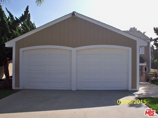 Building Photo - 7830 W 83rd St