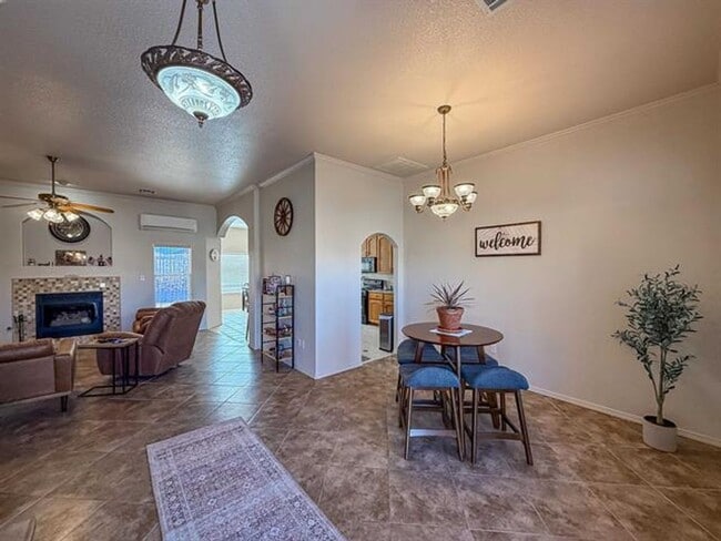 Building Photo - 2409 Saguaro Loop