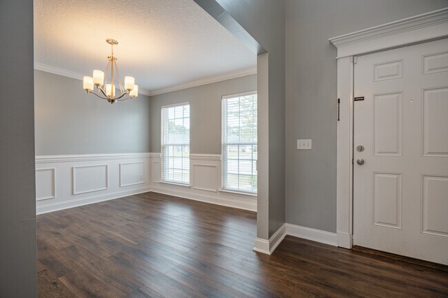 Building Photo - 717 Highgrove Ct
