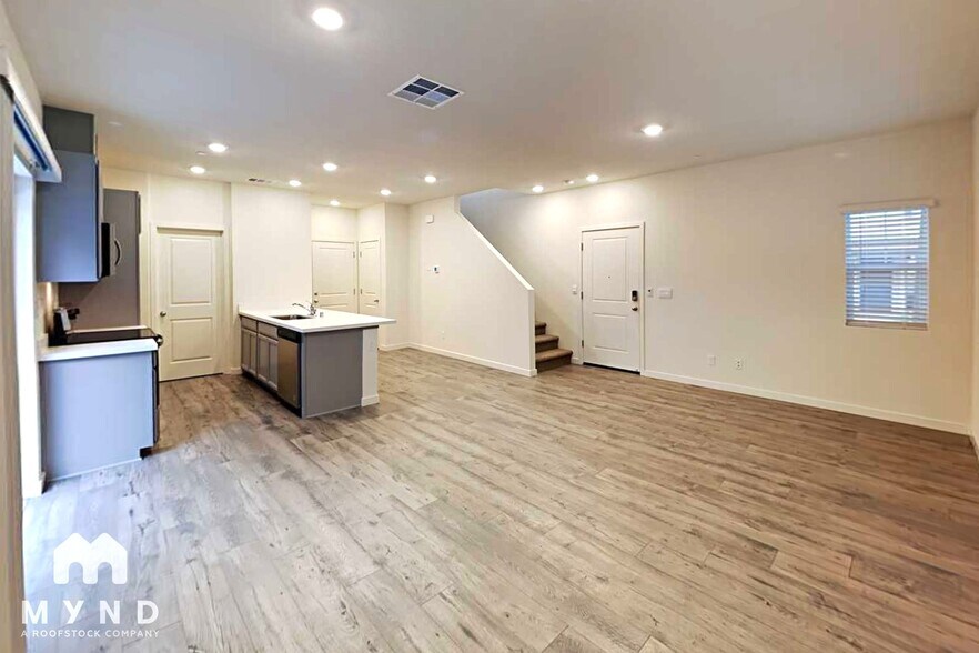 Building Photo - 3049 Pruett Dr