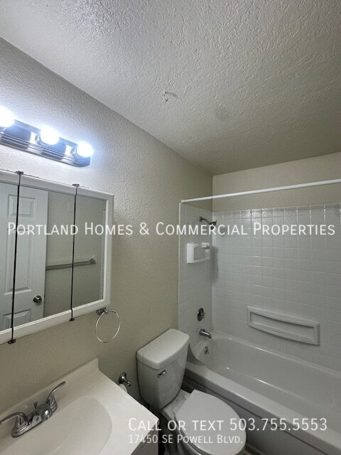 Building Photo - 17450 SE Powell Blvd