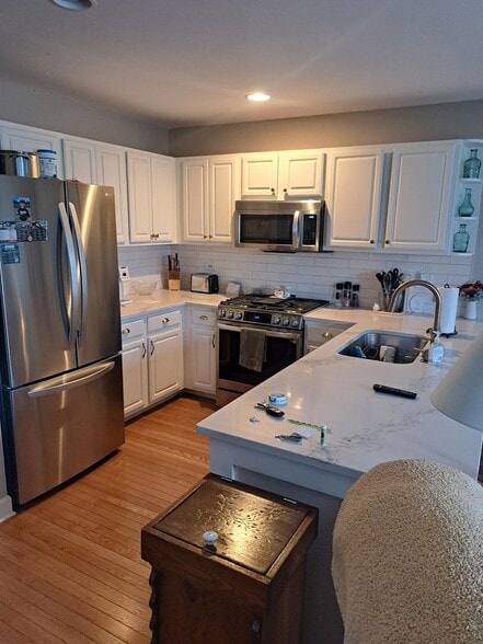 Building Photo - 1990 Middlebury Dr