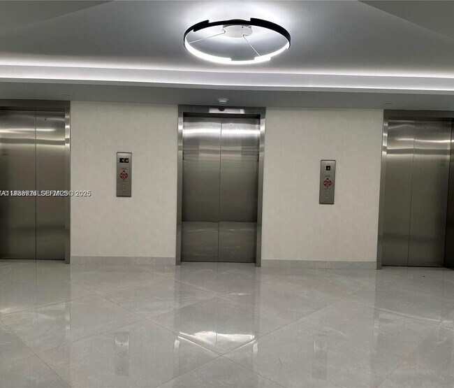 Building Photo - 3180 S Ocean Dr