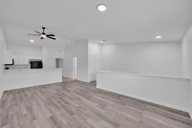 Building Photo - NEWLY RENOVATED 3 BEDROOM 2.5 BATHS TOWNHO...
