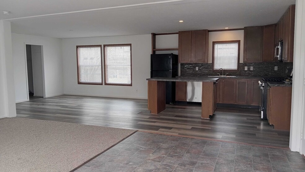 Building Photo - 49 Meggan Dr