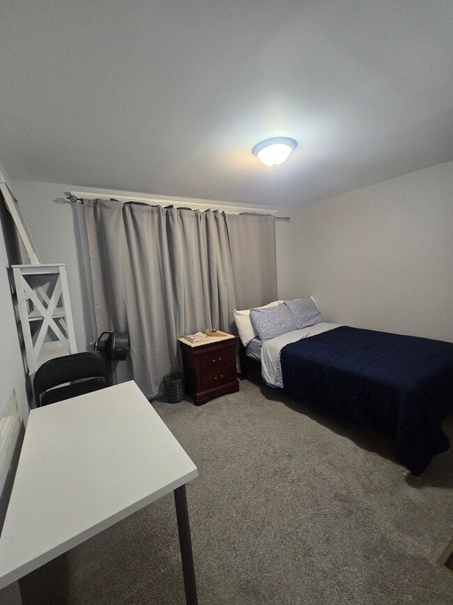 Building Photo - Spacious, meticulously renovated single family: 2-bedroom, 2 full bathroom & finished basement an...