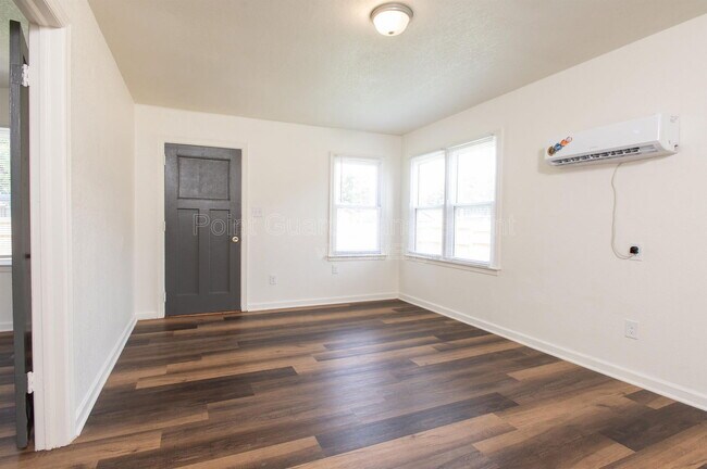 Building Photo - 1301 E Mount Vernon St