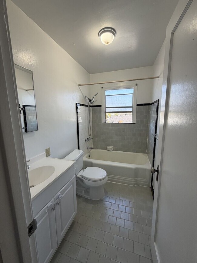 Building Photo - 902-908 24th Street