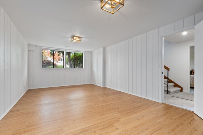 Building Photo - 4Bd/3Ba Seattle House
