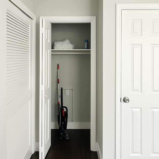 Building Photo - 128 Bainbridge St