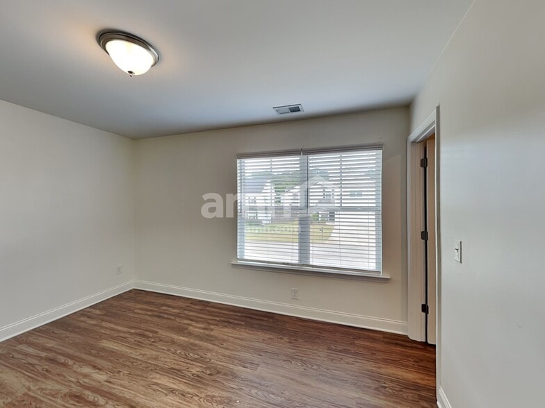 Building Photo - 8137 Willowbank Way