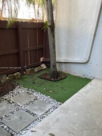 Building Photo - 6705 N Kendall Dr