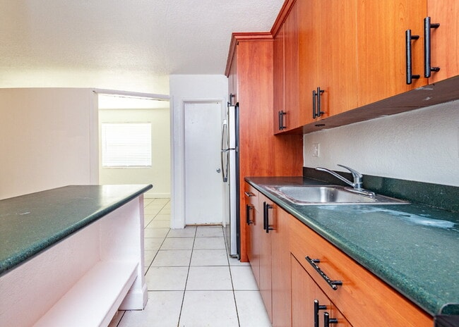 Building Photo - Bright & Spacious 1BR Near Everything You ...