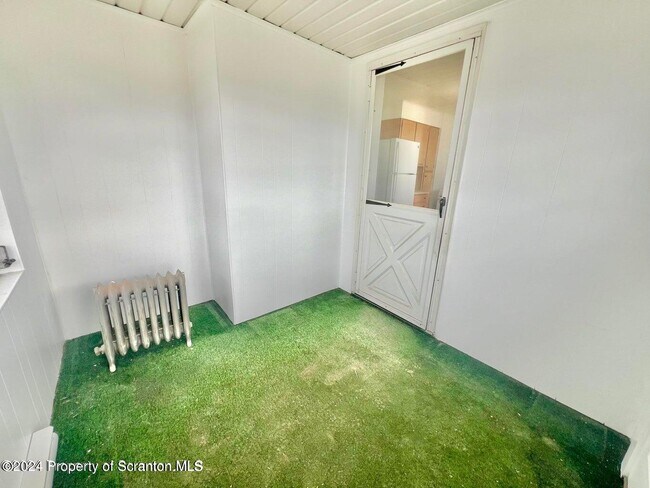 Building Photo - 1005 Luke Ave