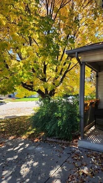 Building Photo - 371 Cardinal Ave