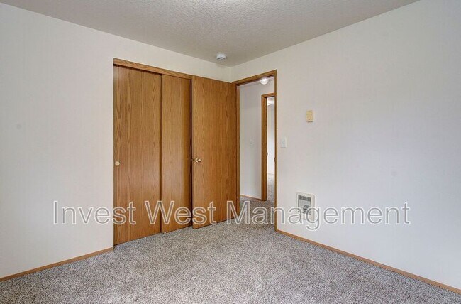 Building Photo - 14411 SE 7th St