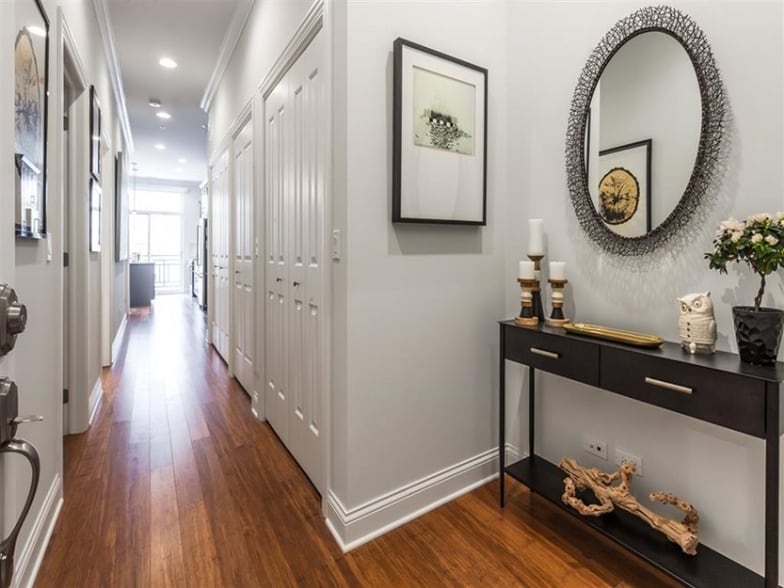 Building Photo - 907 W 9th St