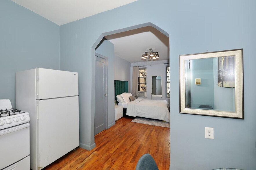 Building Photo - 173 E 91st St