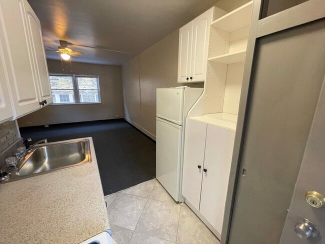 Interior Photo - 1026 Lyon