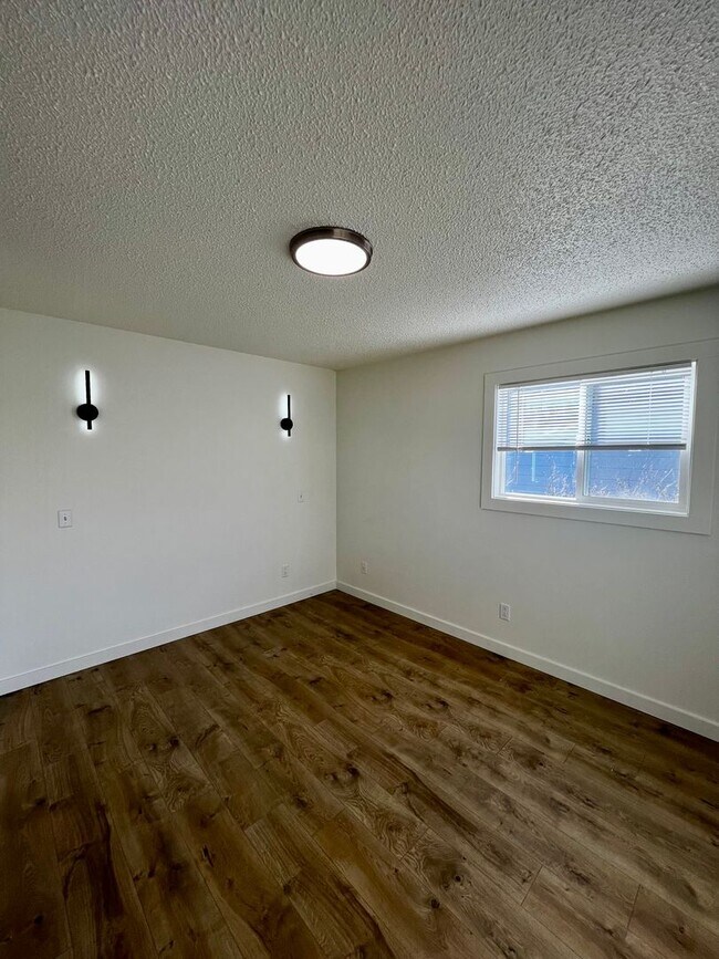 Building Photo - Fully Renovated 4-Bedroom Home, Plus an Office in Prime Bozeman Location